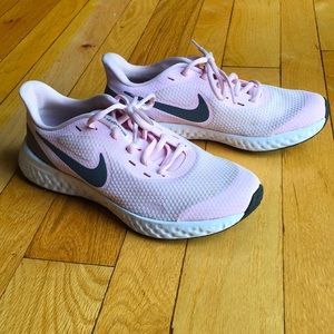 Nike running sneakers. Light Pink. Girls size 4.5